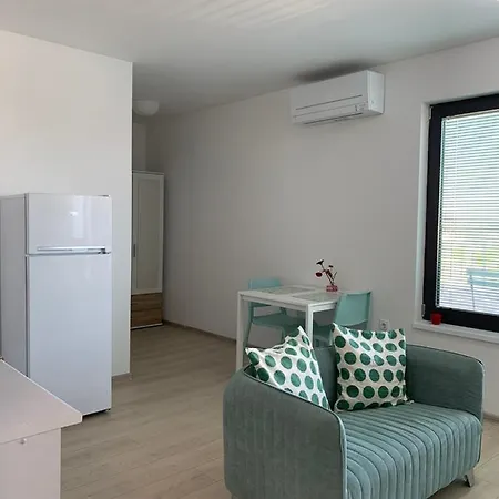 Студио Хил Сити Apartment
